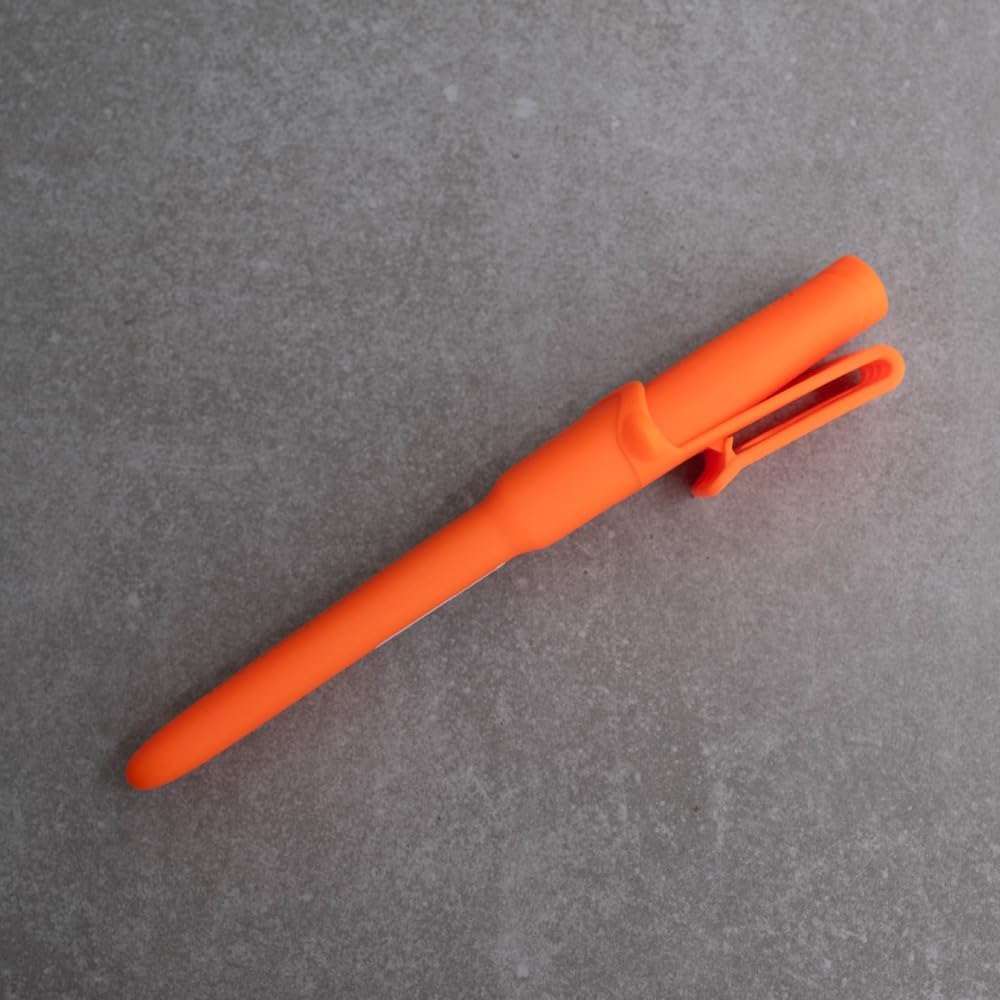 Morakniv Companion Freizeitmesser in flureszierendem orange mit rostfreiem 12C27 Sandvikstahl und Köcherscheide — Ansicht 4